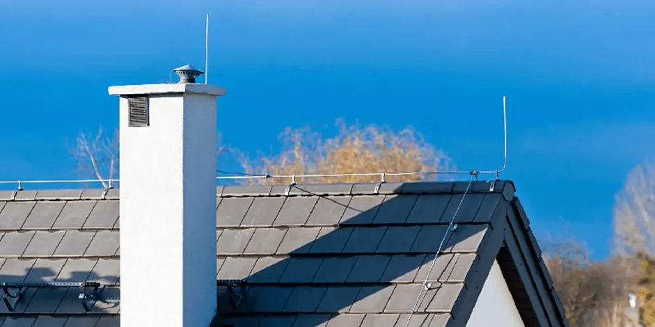 images 1676060332 63e6a6ac0a378 نصب صاعقهگیر در برج